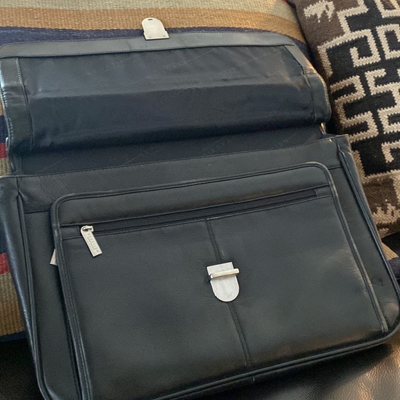 Kenneth Cole REACTION Black Leather Briefcase - Picture 7 of 15